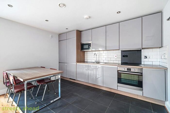2 Bedroom Apartment To Rent In Gayfere Place, London, SE25