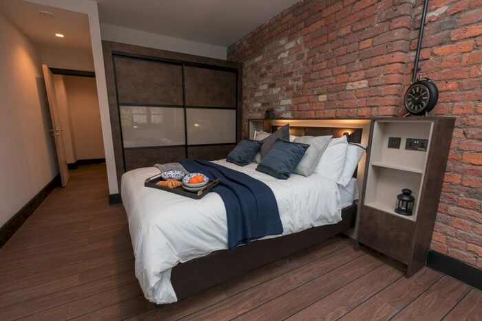 3 Bedroom Flat To Rent In Portland Street, Manchester, M1