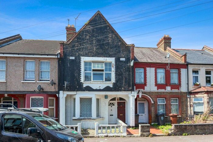 2 Bedroom Flat To Rent In Morieux Road, London E10