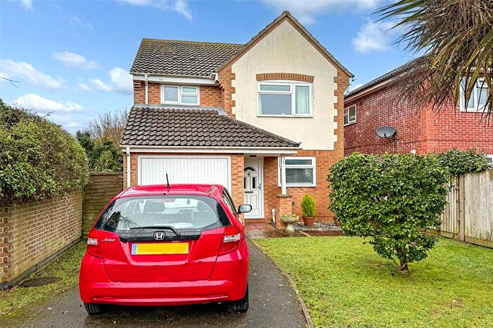 3 Bedroom Detached House For Sale In The Blatchen, Littlehampton, West Sussex, BN17