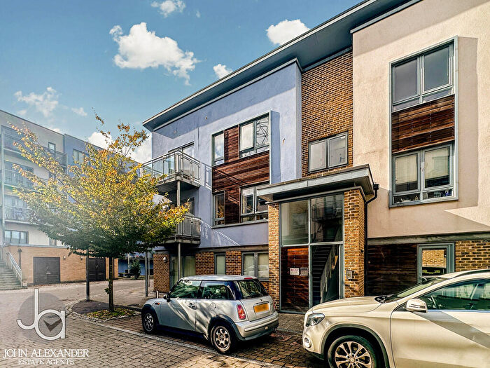 1 Bedroom Apartment For Sale In Quayside Drive, Colchester, CO2