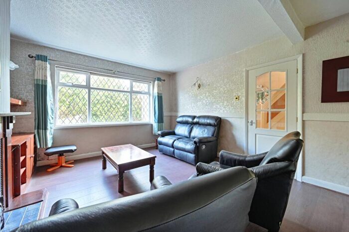 3 Bedroom Semi-Detached House For Sale In Ridgeway Close, Hemel Hempstead, HP3