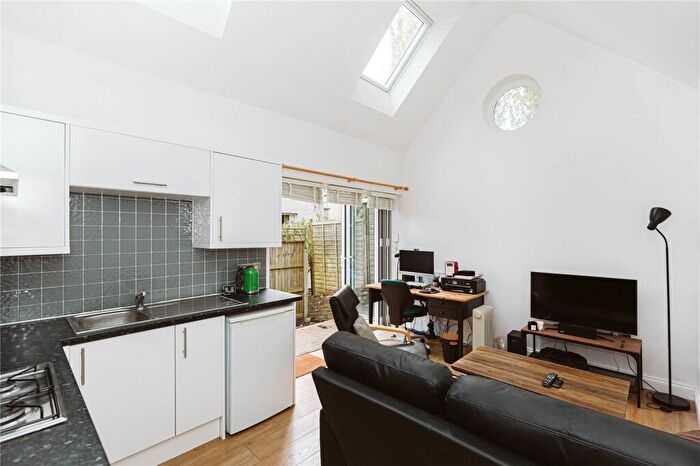 1 Bedroom Bungalow To Rent In Southfield Road, Cotham, Bristol, BS6