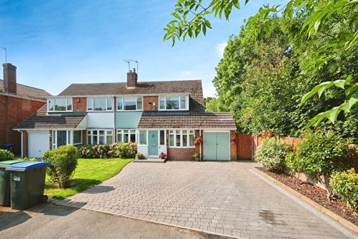 4 Bedroom Semi-Detached House For Sale In Himley Close, Birmingham, B43