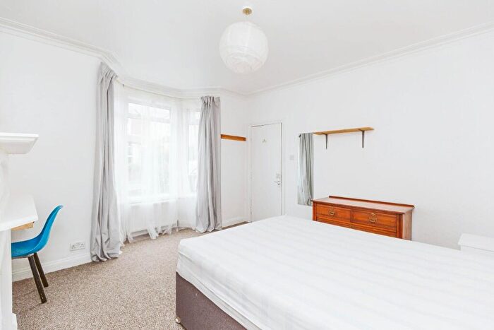 3 Bedroom Semi-Detached House To Rent In Pitt Road, Bristol, BS7