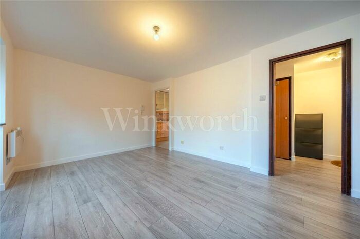 1 Bedroom Apartment To Rent In Woodvale Way, London, NW11