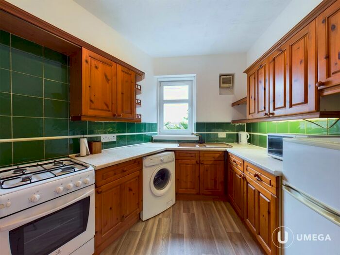 3 Bedroom Flat To Rent In Queensferry Road, Blackhall, Edinburgh, EH4