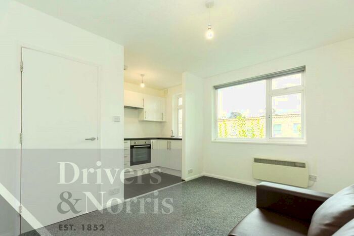 3 Bedroom Apartment To Rent In -, Prince Of Wales Road, Kentish Town, London, NW5