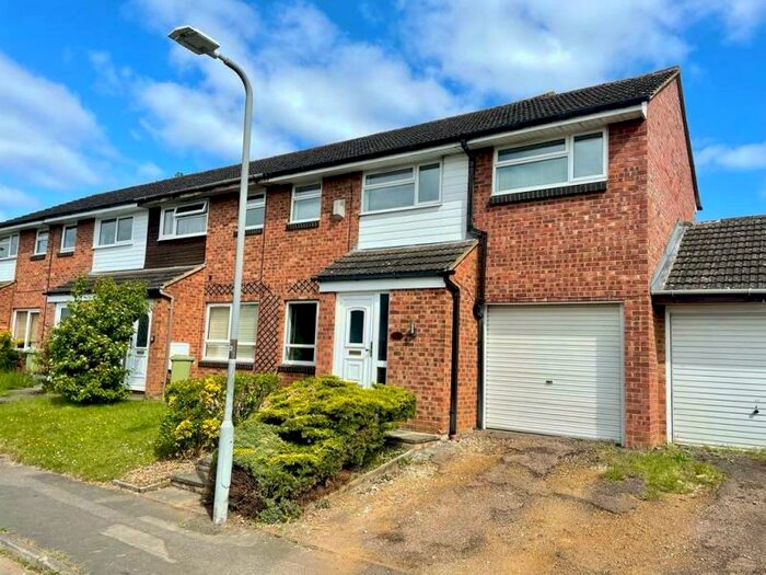 3 Bedroom End Of Terrace House To Rent In Braybrooke Drive, Furzton, MK4