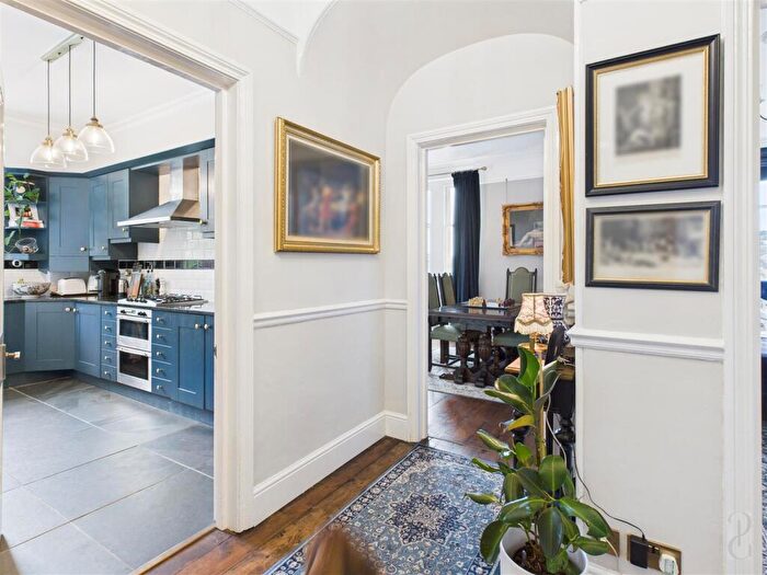 2 Bedroom Apartment To Rent In Bathampton Lane, Bathampton, Bath, BA2