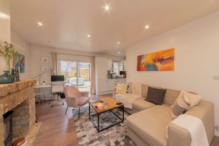 2 Bedroom Terraced House To Rent In Archway Road, Highgate N6