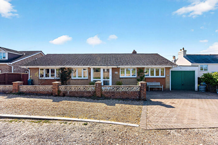 3 Bedroom Bungalow For Sale In Staplers Road, Newport, Isle Of Wight, PO30