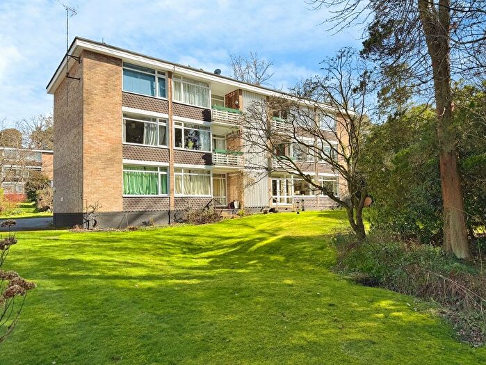 2 Bedroom Flat For Sale In Heathermount Gardens, Crowthorne, Berkshire, RG45