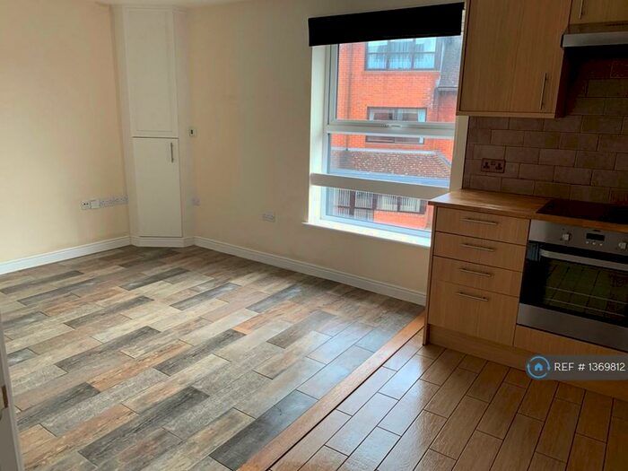 2 Bedroom Flat To Rent In Southampton Road, Ringwood, BH24