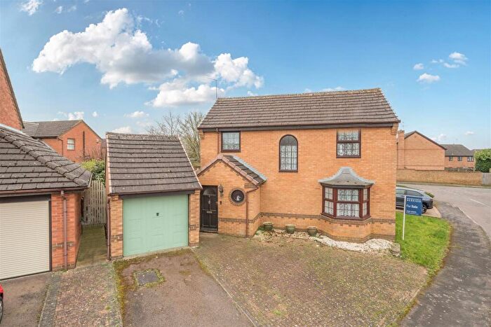 4 Bedroom Detached House For Sale In Maple Close, Towcester, NN12