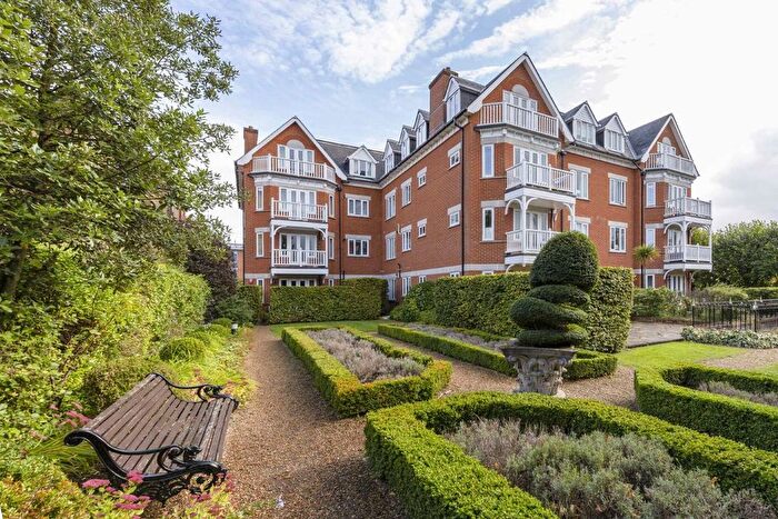 2 Bedroom Flat To Rent In Darlaston Road, London, SW19