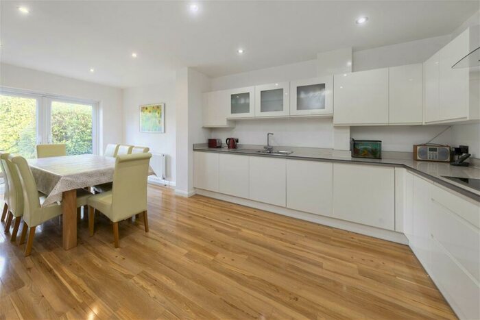 5 Bedroom Detached House For Sale In Carroll Avenue, Merrow, GU1
