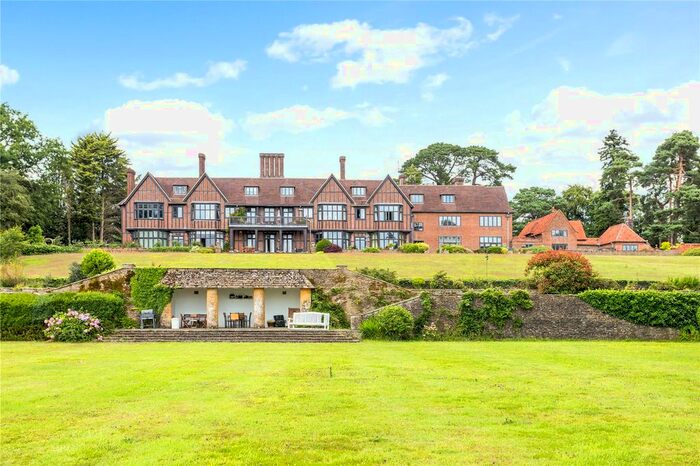 2 Bedroom Flat For Sale In Yattendon Court, Yattendon, Thatcham, Berkshire, RG18