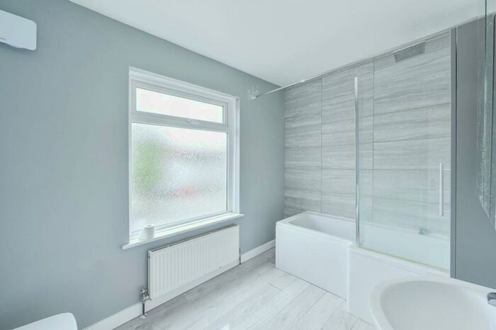 3 Bedroom Flat To Rent In Roxeth Green Avenue, Harrow, HA2