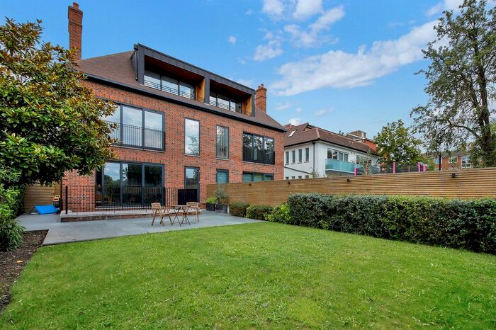5 Bedroom Flat To Rent In Elm Avenue, London, W5