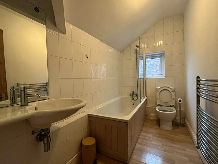 2 Bedroom Flat To Rent In Clyde Road, West Didsbury, M20