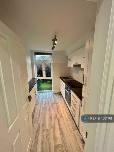 2 Bedroom Flat To Rent In Friday Lane, Gedling, Nottingham, NG4