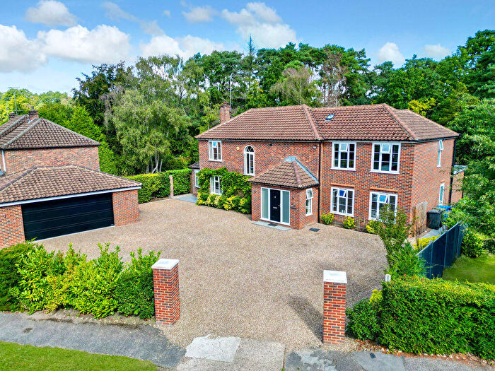 4 Bedroom Detached House For Sale In Llanvair Close, Ascot, SL5