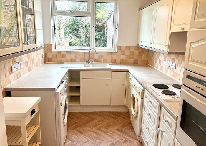 2 Bedroom Flat To Rent In Cornwall Road, Hatch End, HA5