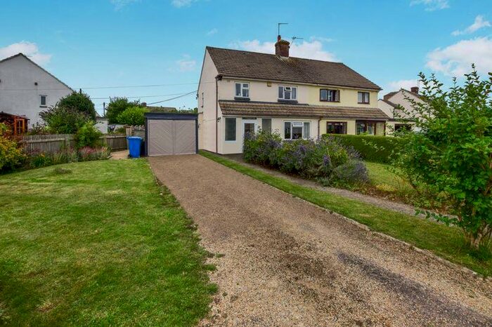 3 Bedroom Semi-Detached House For Sale In Valentia Close, Bletchingdon - Ref: Tmt, OX5