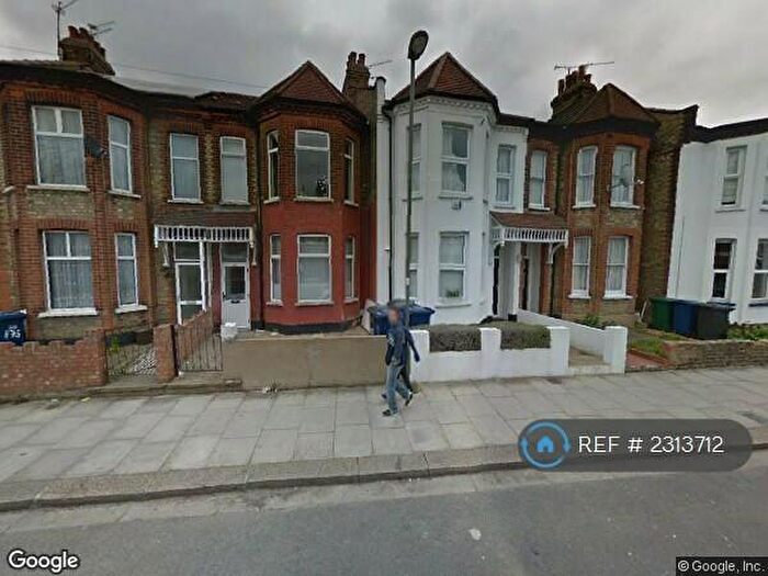 3 Bedroom Terraced House To Rent In Long Lane, London, N3