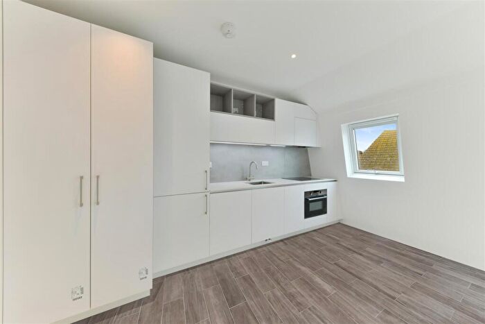 1 Bedroom Apartment To Rent In High Street, Dorking, RH4