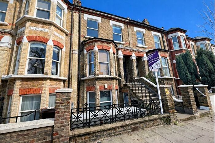 3 Bedroom Maisonette For Sale In Kingsgate Road, London, NW6