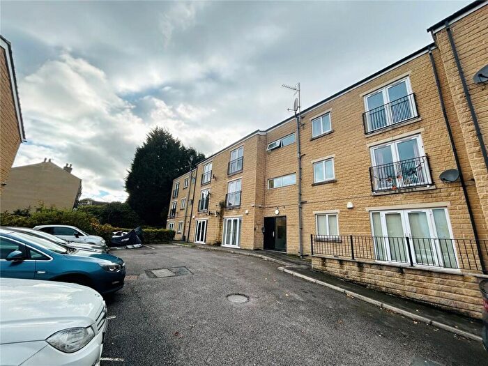 2 Bedroom Flat For Sale In Mount Terrace, Halifax, West Yorkshire, HX2