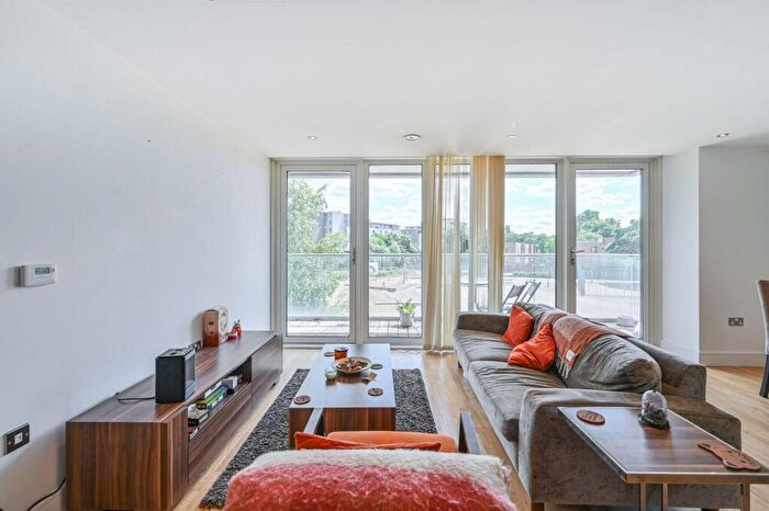 3 Bedroom Flat To Rent In Seager Place, Deptford, London, SE8