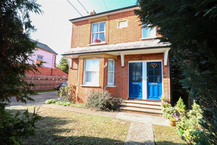 1 Bedroom Maisonette To Rent In Junction Road, Lightwater, GU18