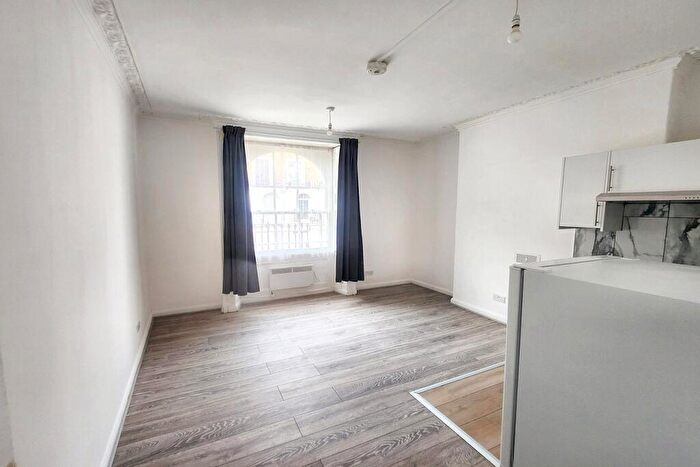 2 Bedroom Apartment To Rent In Gloucester Place, Marylebone, London, NW1