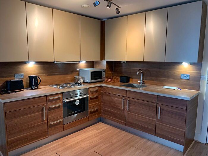 2 Bedroom Apartment To Rent In Skyline Plaza, Alencon Link, Basingstoke, RG21