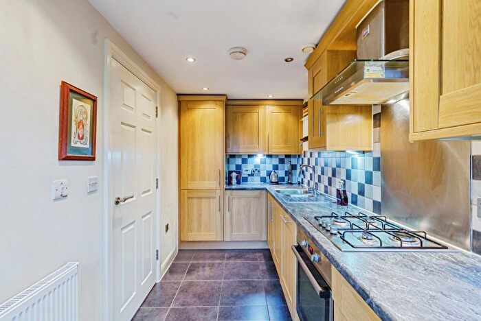 1 Bedroom Flat For Sale In Old School Close, Redhill, Surrey, RH1