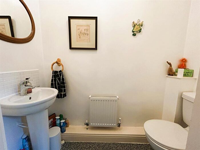 4 Bedroom Town House For Sale In Leighton Way, Belper, DE56