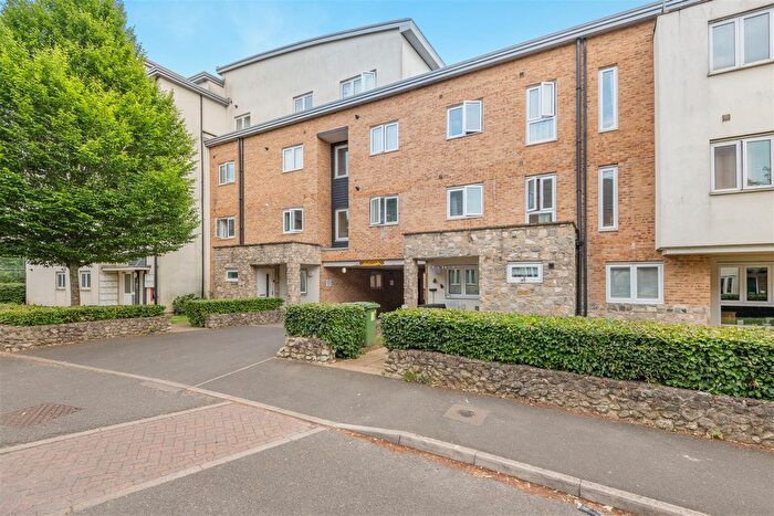2 Bedroom Flat For Sale In Melrose Close, Maidstone, ME15