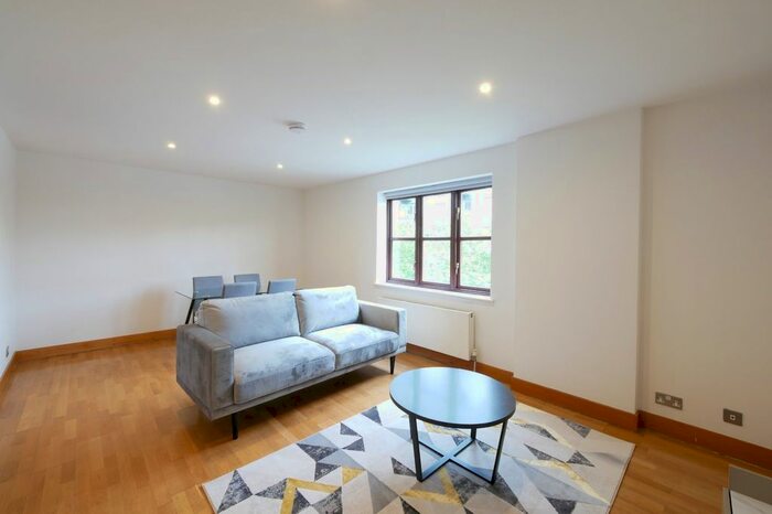 2 Bedroom Flat To Rent In Kingsley Mews, Wapping Lane, E1W