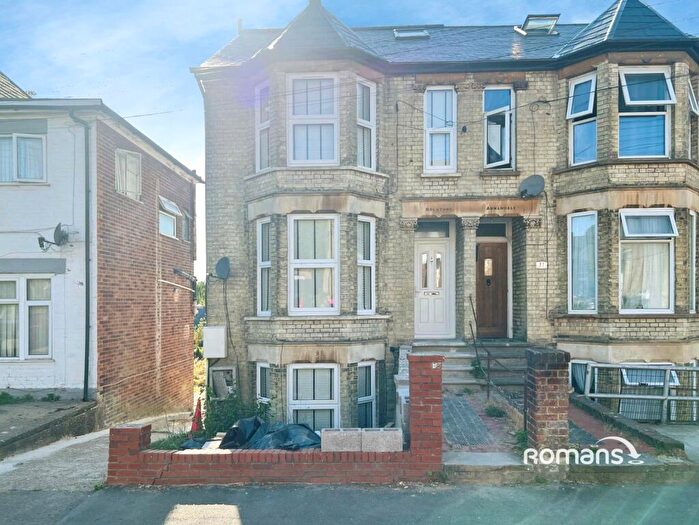 Studio To Rent In Roberts Road, High Wycombe, Buckinghamshire, HP13