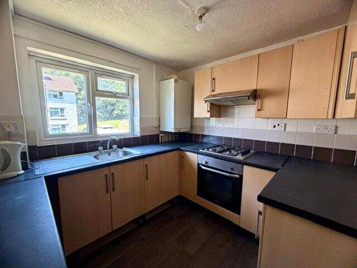 2 Bedroom Flat To Rent In Leckford Close, Southampton, Hampshire, SO18