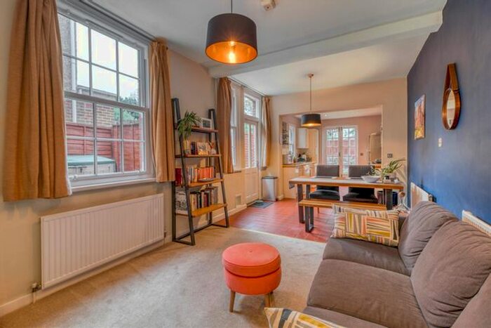 2 Bedroom Flat To Rent In Orpington Road, London N21