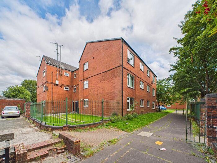 1 Bedroom Flat For Sale In Parkfield, Middleton, Manchester, M24