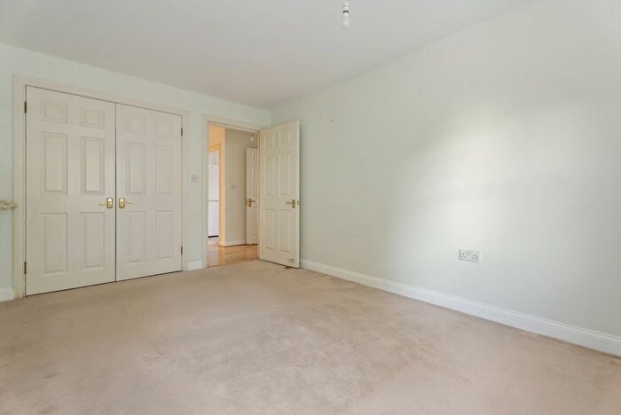 2 Bedroom Flat To Rent In Creswick Road, London, W3