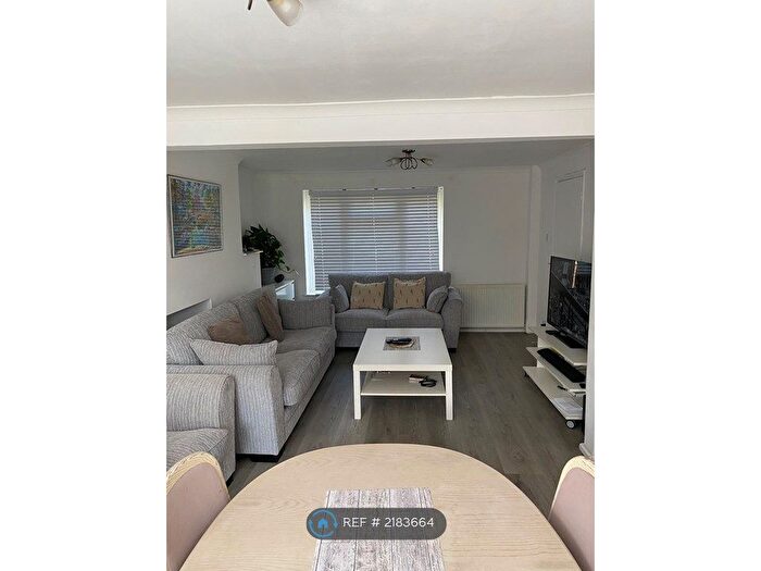 3 Bedroom Semi-Detached House To Rent In East Drive, Watford, WD25