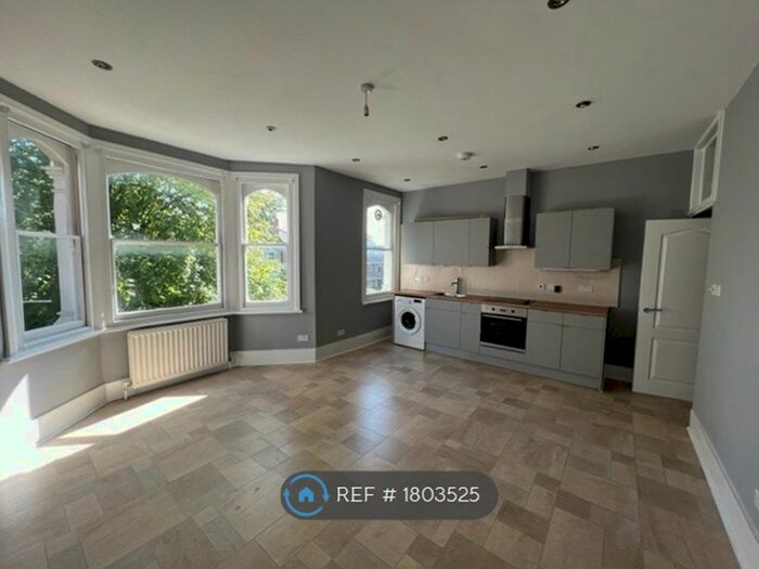 2 Bedroom Flat To Rent In Brockley, London, SE4