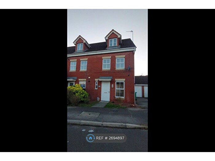 3 Bedroom End Of Terrace House To Rent In Page Avenue, Nottingham, NG5