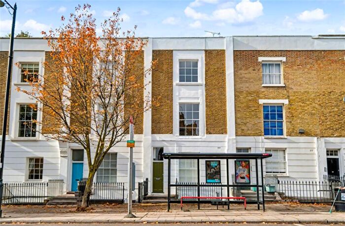 2 Bedroom Maisonette For Sale In Hemingford Road, Barnsbury, London, N1